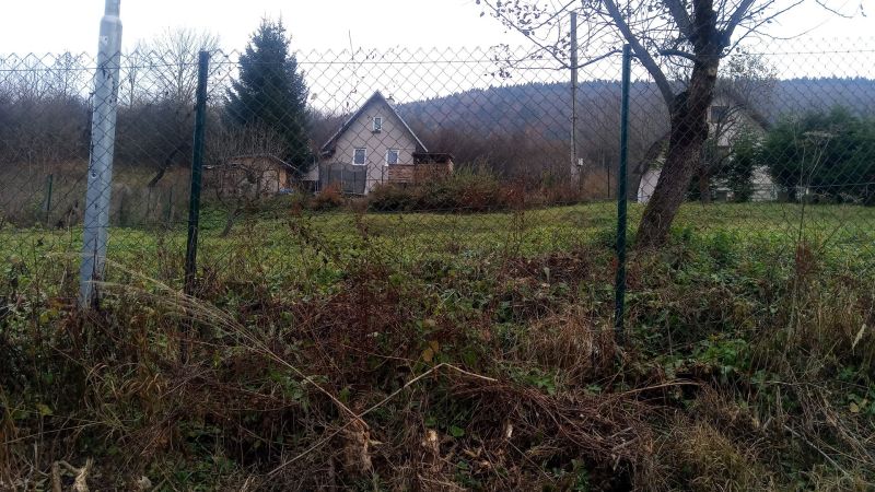 KONSKÉ - pozemok stavebný 1108 m2,okr. Martin  - Vidiecky dom obklopený zeleňou a stromami, ideálny na pozemky - bývanie.