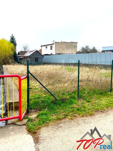 Rovinatý stavebný pozemok - Šaca - Plot s pozemkom v Košiciach, časť Šaca, na Jarkovej ulici pre bývanie.