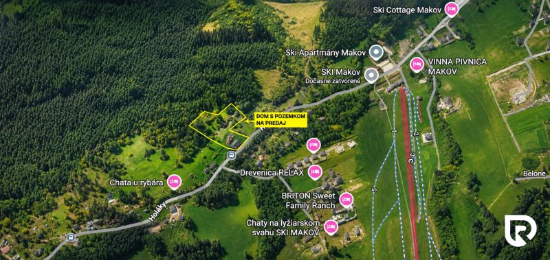 Investičná Príležitosť Chata - RD pri SKI MAKOV 4 959 m² pozem. - Letecký pohľad na Rodinný dom na predaj v Makove na ulici Čierne obklopený zeleňou.