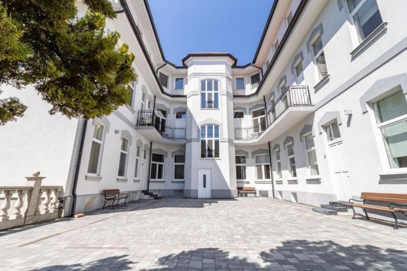 NA PRENÁJOM-Kancelársky priestor-Košice-Staré mesto,Masarykova ul. - Dvor pred kanceláriami v meste Košice - mestská časť Staré Mesto na ulici Masarykova.