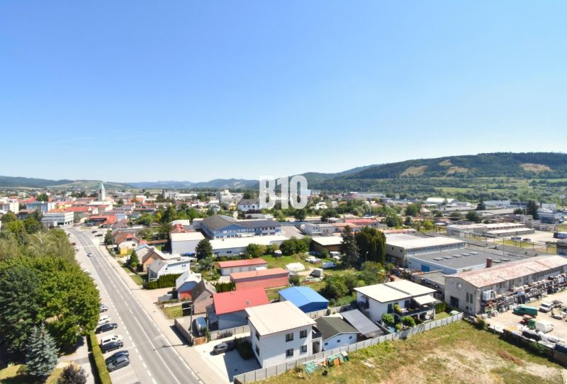 Moderný 3-izbový byt s pekným výhľadom - Pohľad na panorámu mesta Bytča, ideálne miesto pre 3-izbový byt.