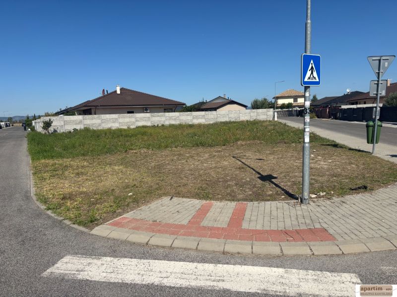 Predá stavebný pozemok v Moste pri BA