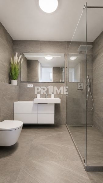 PENTHOUSE – moderný 2i byt s výnimočnou 69 m² terasou, AHOJ PARK - Kúpeľňa s modernými obkladačkami, sprchovým kútom a umývadlom v 2-izbovom byte.