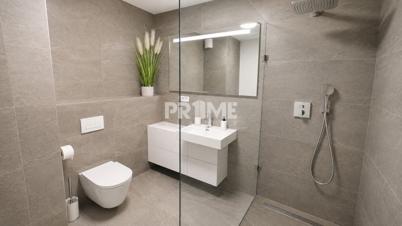 PENTHOUSE – moderný 2i byt s výnimočnou 69 m² terasou, AHOJ PARK - Kúpeľňa v 2-izbovom byte s veľkým zrkadlom a sprchovacím kútom.