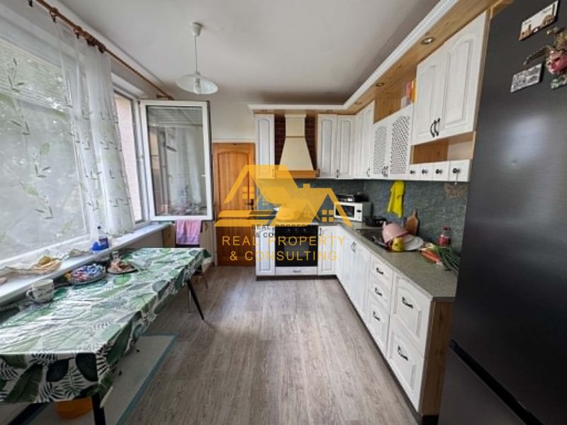 Exkluzívne! Predám 3 izbový byt s 2 balkónmi v Nových Zámkoch