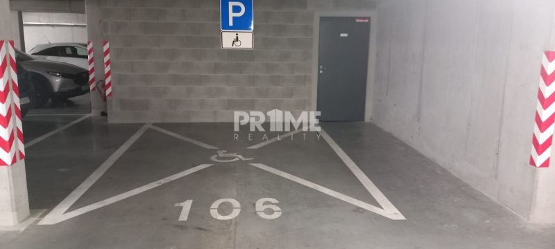 GARÁŽOVÉ PARKOVACIE MIESTO (15 m 2),Slnečnice, ulica Zuzany Chalupovej - Parkovacie miesto pre ZŤP v garážach na Zuzany Chalupovej v Bratislave - Petržalke.