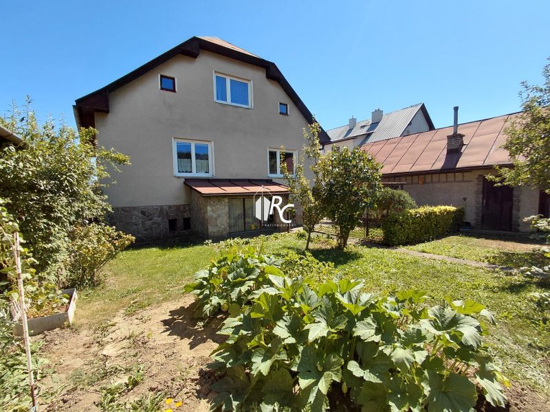 Rodinný dom Martin – Podháj, 5 izieb a pozemok 621 m² - Rodinný dom na Riečinách v Martine s udržiavanou záhradou a zeleňou.