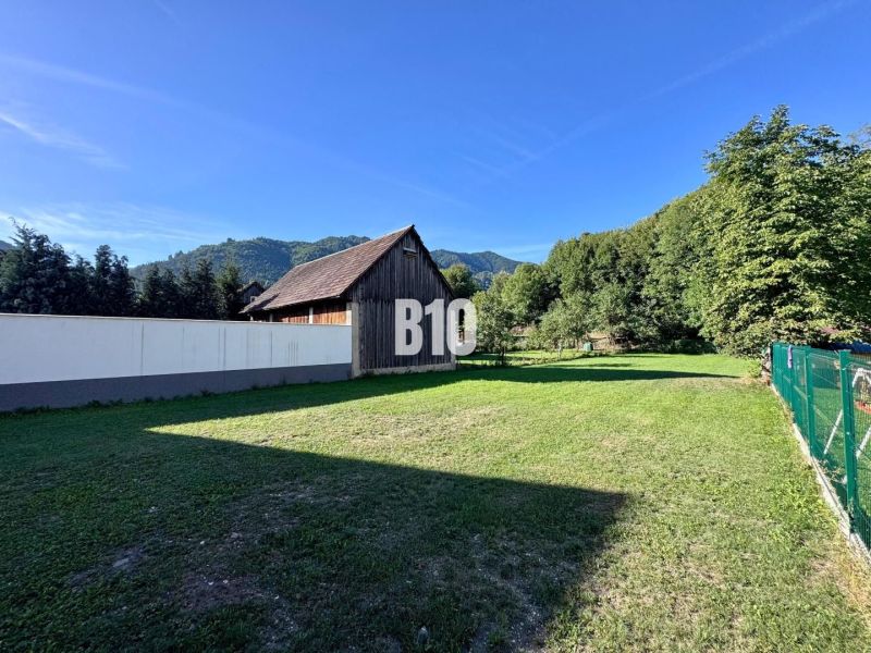 1109m2 rovinatý stavebný pozemok v centre Terchovej