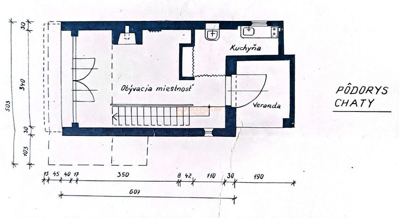 Záhrada s chatkou v tichej časti Košíc - Krásna, Šípková ul. - Pôdorys chaty so vstupnou verandou, obývacou miestnosťou a kuchyňou. Záhrady.