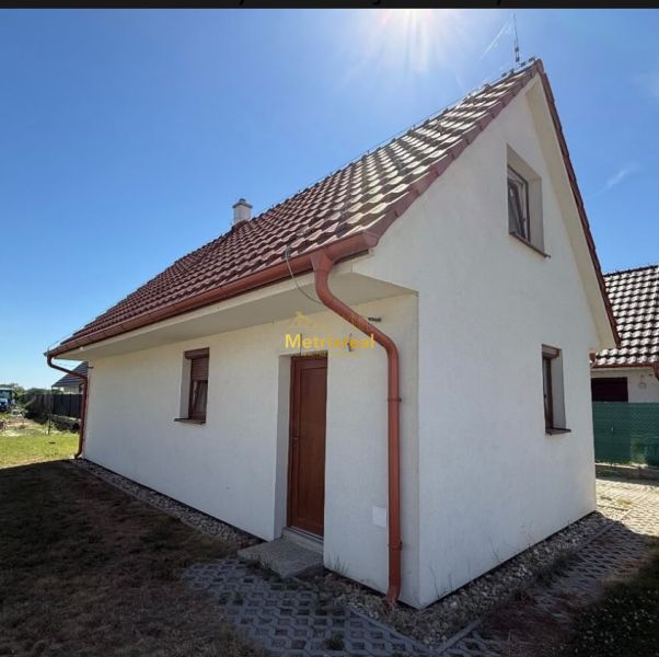 NOVOSTAVBA 3-IZBOVÉHO REKREAČNÉHO DOMU S POZEMKOM 296 m²
