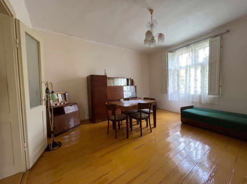 Tradičný 4-izbový rodinný dom z pálenej tehly, na predaj