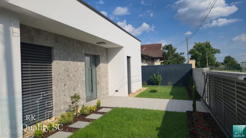 Okr. Senec - Tureň - NA PREDAJ nízkoenergetická novostavba - 4 izbový  - Rodinný dom na Lichnerovej ulici v Senci s upravenou záhradou a moderným exteriérom.