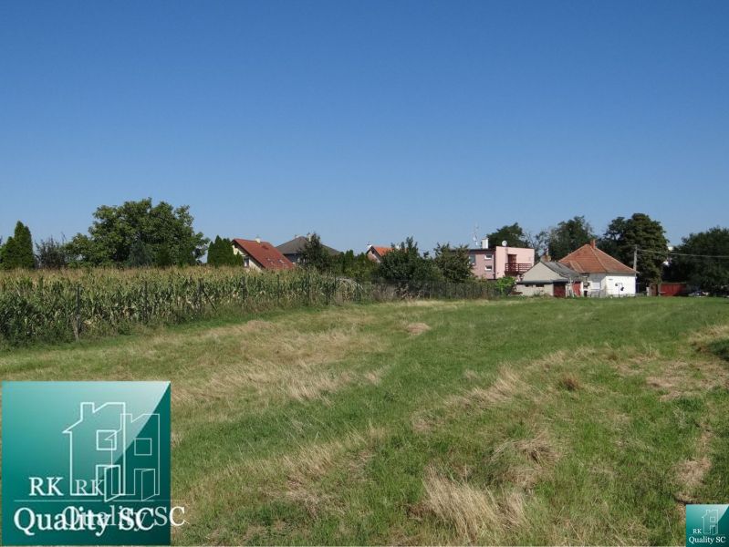 NA PREDAJ – JELKA okr. GALANTA - stavebný pozemok v dobrej lokalite v  - Pozemky - bývanie na Vrbovej ulici v Jelke, obklopené prírodou a domami.