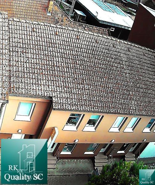 NA PREDAJ – polyfunkčný objekt v úplnom centre mesta Senec - obchodný  - Budova s červenou strechou na Mäsiarskej ulici v Senci, obchodné priestory.