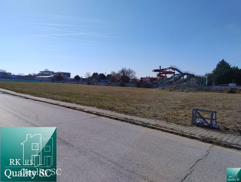 SENEC - NA PREDAJ stavebný pozemok pre šport a rekreáciu - pre develop - Pozemok na bývanie pri Slnečných jazerách sever v Senci s výhľadom na aquapark.