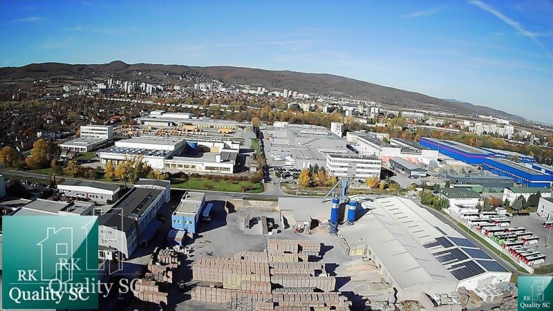 BRATISLAVA III. - RAČA - NA PREDAJ - priemyselný objekt s polyfunkčnou - Obchodné priestory v mestskej časti Bratislava III na Staviteľskej ulici s výhľadom na krajinu.