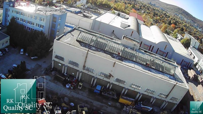 BRATISLAVA III. - RAČA - NA PREDAJ - priemyselný objekt s polyfunkčnou - Letecký pohľad na obchodné priestory na Staviteľskej ulici v Bratislave III.