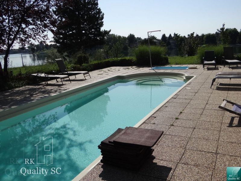 REZERVOVANÉ - 2 izbový veľký celoročne obývateľný apartmán s terasou,  - Exteriér s bazénom pri Slnečných jazerách v Senci, vhodný na relax pri 2-izbovom byte.