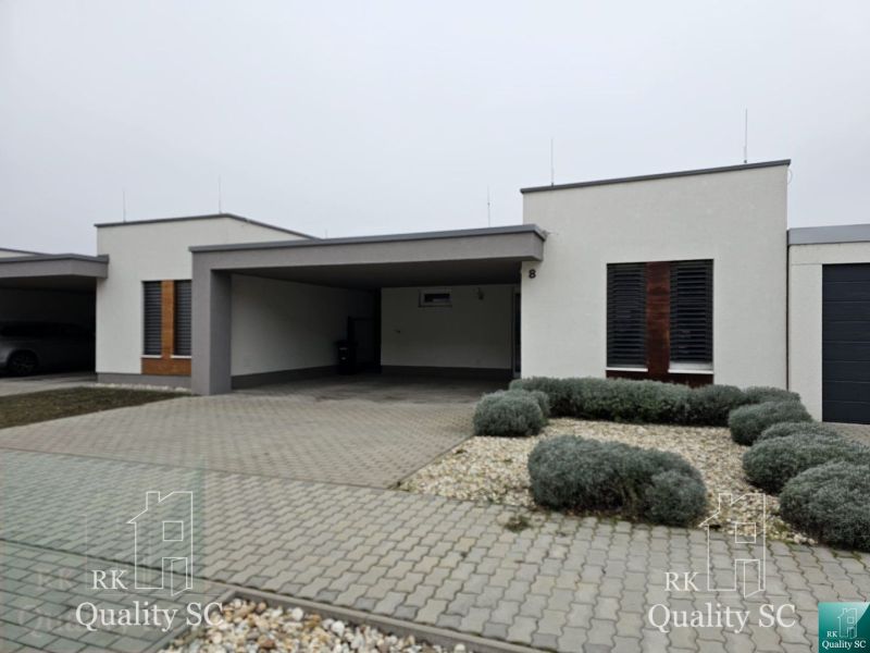 SENEC – NA PREDAJ - Novostavba, 4. izbový rodinný dom s parkovaním pre - Rodinný dom na Tulipánovej ulici v Senci s priestranným zakrytým parkovacím miestom.