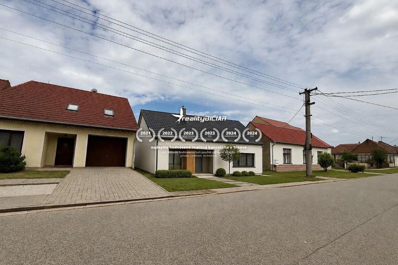 Stavebný pozemok 1222m² v obci Košolná - Rodinné domy na ulici v Košolnej, Košolná, vhodné pre pozemky - bývanie.