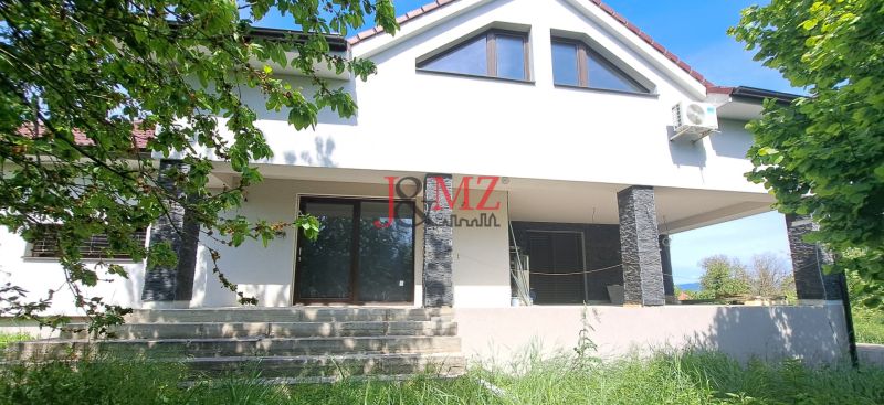DOHODA Rodinný dom, garáž a záhrada 2.600 m2, Žemberovce (SM–905)