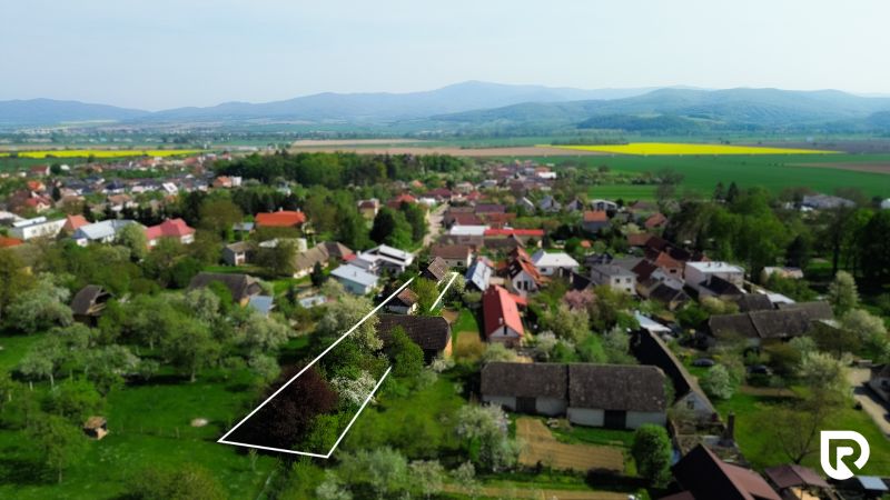 STAVEBNÝ pozemok 1421m2 so všetkým IS | Adamovské Kochanovce