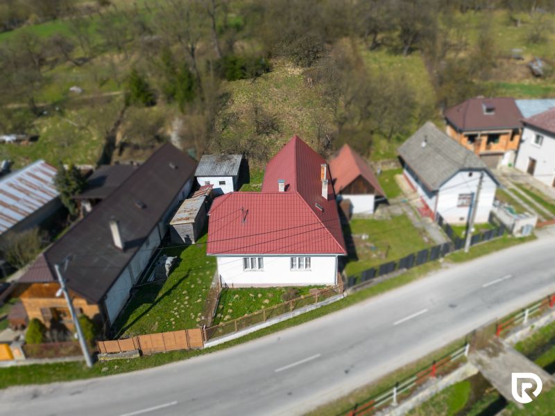 STAVEBNÝ pozemkom 1083m2 s Rodinným domom | Dolná Poruba