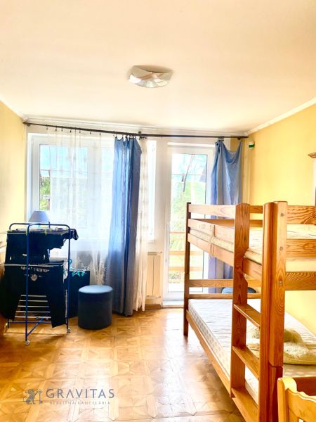Rekreačný RD pri Oravskej Priehrade na Slanickej Osade - Jednoduchá izba s poschodovou posteľou, balkónom a sušiakom v rodinnom dome.