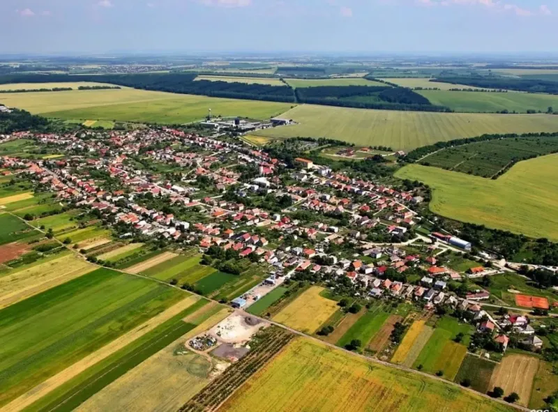 Jarok - 1.398 m2 POĽNOHOSPODÁRSKE a INVESTIČNÉ pozemky