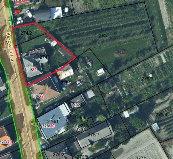 JAHODNÁ – STARÝ RODINNÝ DOM S PEKNÝM STAVEBNÝM POZEMKOM NA PREDAJ - Letecká mapa so zaznačeným pozemkom pri Bazovej ulici v Jahodnej s rodinným domom.