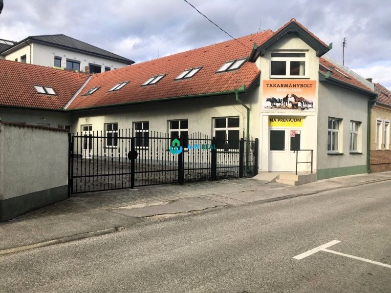 Predádzkový objekt na prenájom v centre mesta - Budova obchodných priestorov na prenájom v Dunajskej Strede na neuvedenej ulici.