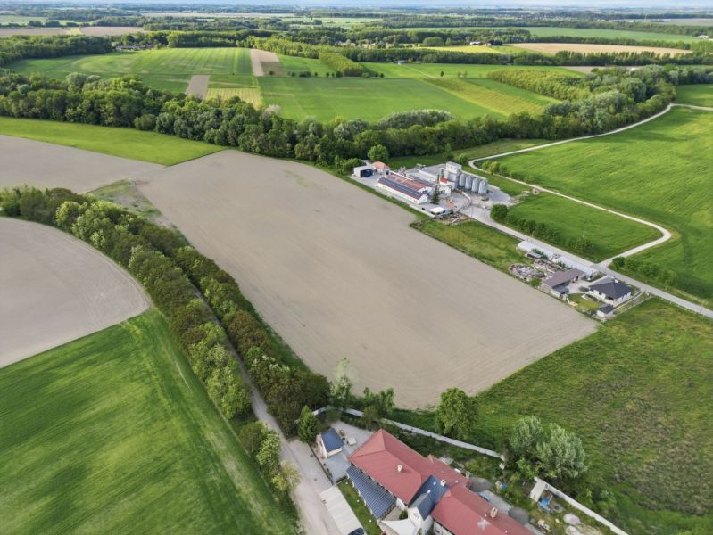 INVESTIČNÝ POZEMOK NA PREDAJ │ VÝNIMOČNÁ PRÍLEŽITOSŤ PRE INVESTOROV - Vidno poľnohospodársku krajinu v Dunajskom Klátove, vhodnú na pozemky - bývanie.