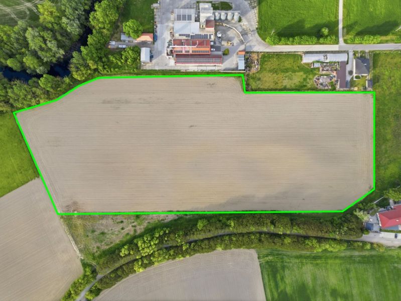 INVESTIČNÝ POZEMOK NA PREDAJ │ VÝNIMOČNÁ PRÍLEŽITOSŤ PRE INVESTOROV - Letecký pohľad na pozemky na bývanie v Dunajskom Klátove. Ulica neuvedená.