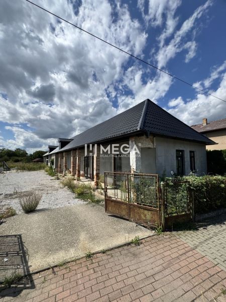 Na predaj rodinný dom v obci Nacina Ves - Rodinný dom v Nacinej Vsi s modernou strechou a otvoreným rozsiahlym pozemkom.