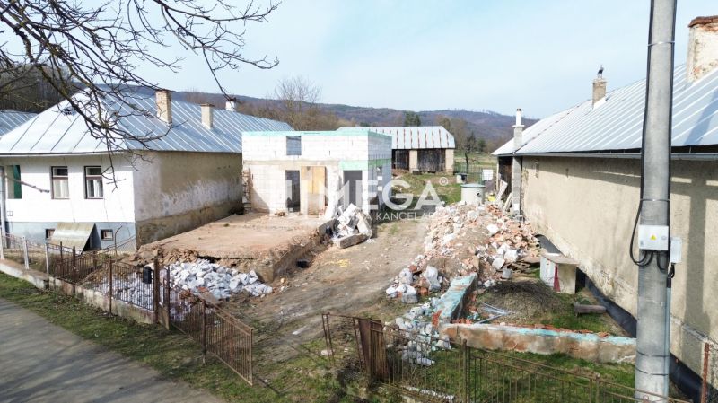 NA PREDAJ EXKLUZÍVNE: Rozostavaná stavba s kráľovským pozemkom a bonus