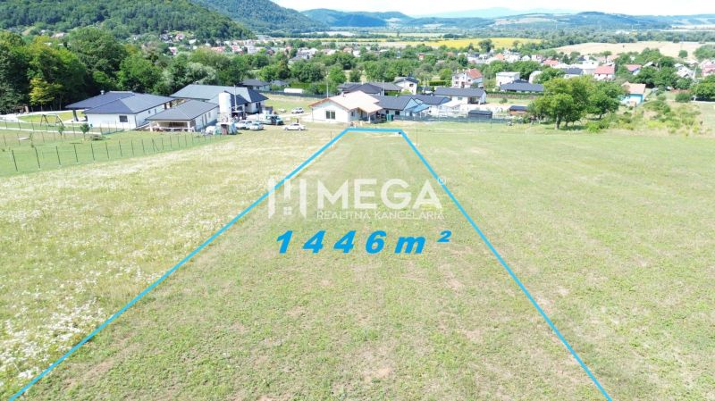 REZERVOVANÝ HOTOVÝ STAVEBNÝ POZEMOK S PRÍPOJKAMI JASENOV - Pozemok na bývanie v Jasenove, rozloha 1446 m², blízko domov a prírody.