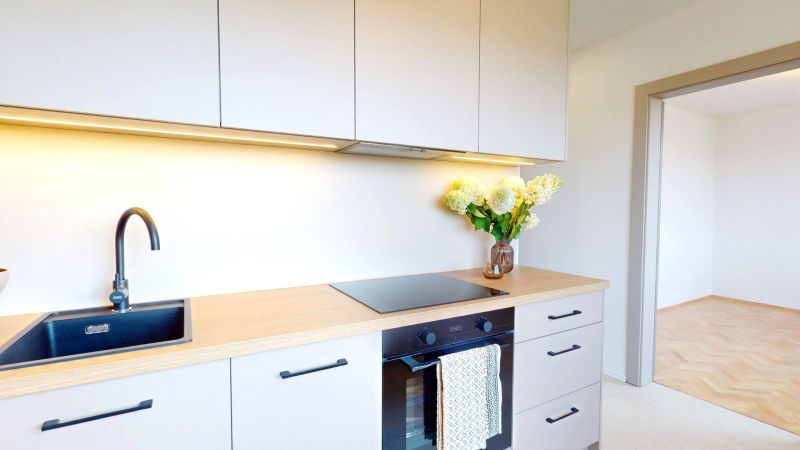 3-IZBOVÝ BYT PO KOMPLETNEJ REKONŠTRUKCII S 3 BALKÓNMI (NOVÁ DUBNICA)