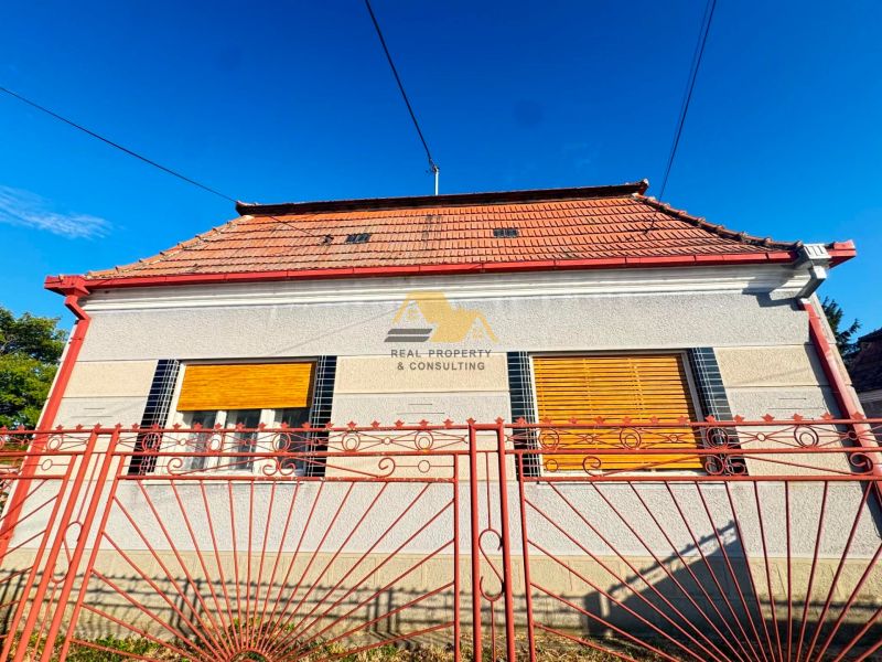 Predám dom s veľkým pozemkom vo Dvoroch nad Žitavou