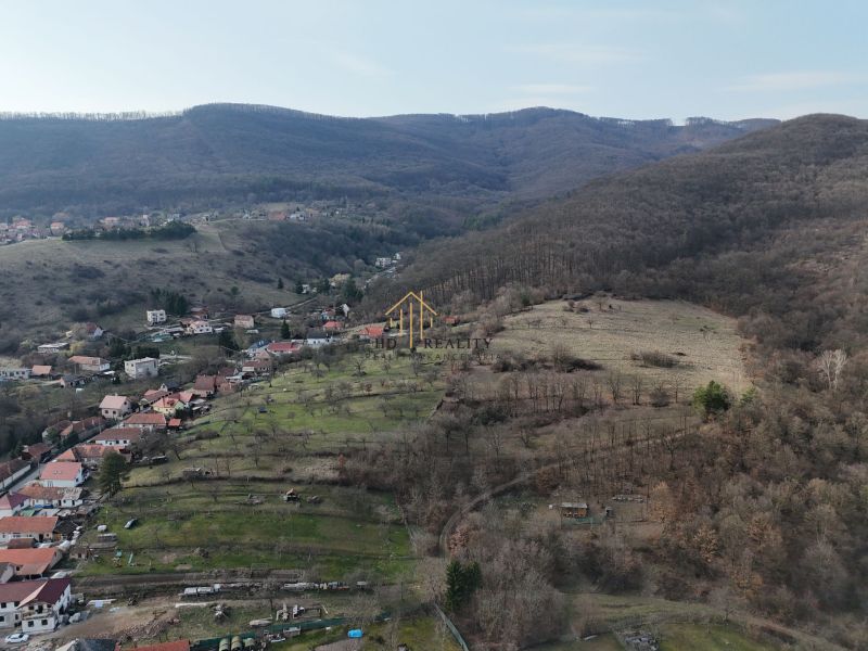 Ponúka na predaj stavebný pozemok, okres Žarnovica