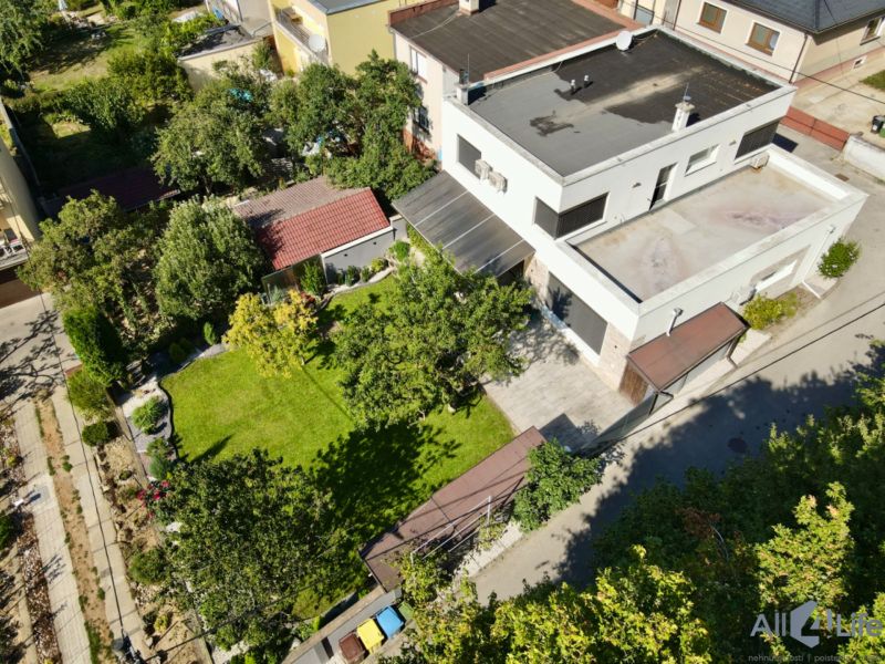 Veľkorysý rodinný dom pre tých, ktorí hľadajú pokoj a priestor