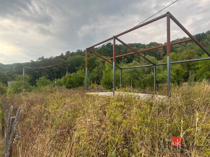 NA PREDAJ POZEMOK 418 m² NA TLSTEJ HORE