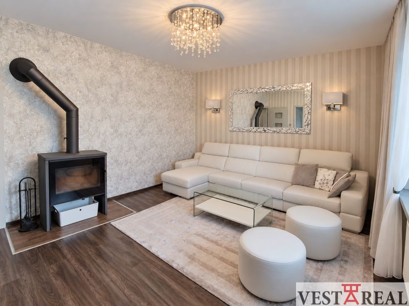 Na predaj dva rodinné domy na veľkorysom pozemku 4972 m2 Dechtice