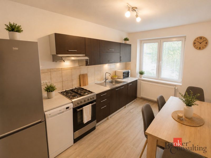 Znížená cena ! NA PREDAJ 2-IZBOVÝ PRIESTRANNÝ BYT 60 m2, TRNAVA , ZEL