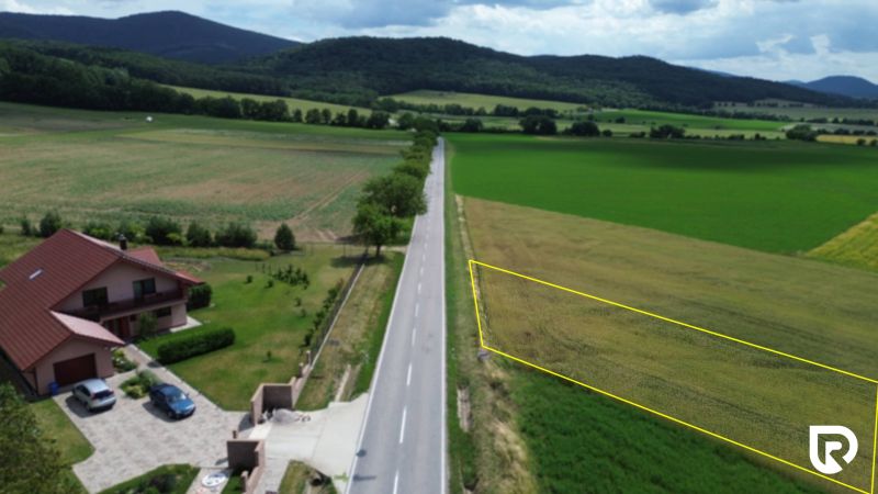 STAVEBNY POZEMOK 1580m2 | SENICA - PRIEVALY