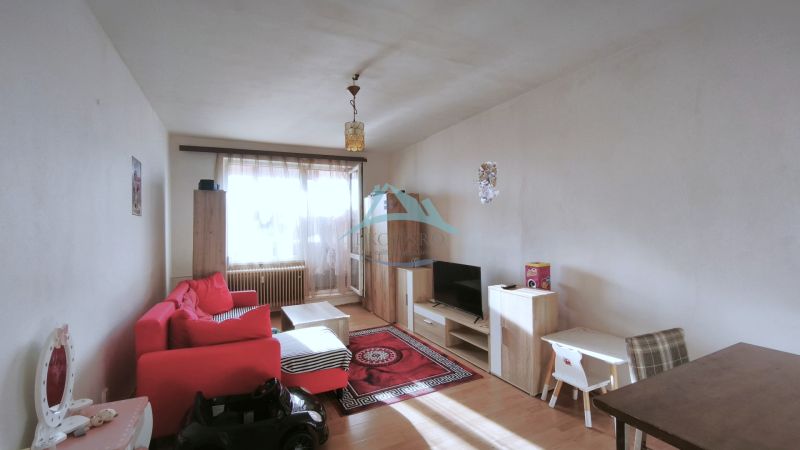 Znížená cena! 2, 5-izbový byt s balkónom, Hviezdoslavova, V. Krtíš.