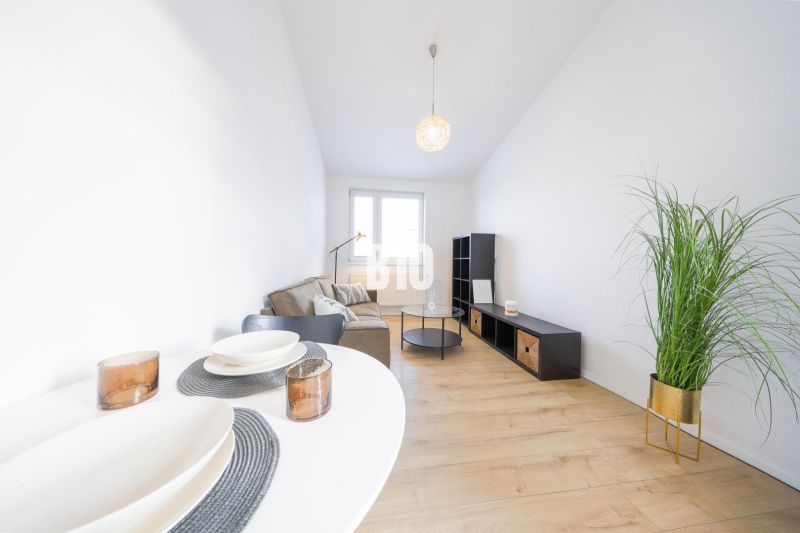 22 M² TERASA | KOMPLETNE ZARIADENÝ 2-IZBOVÝ BYT LEN PÁR MINÚT OD TRNAV