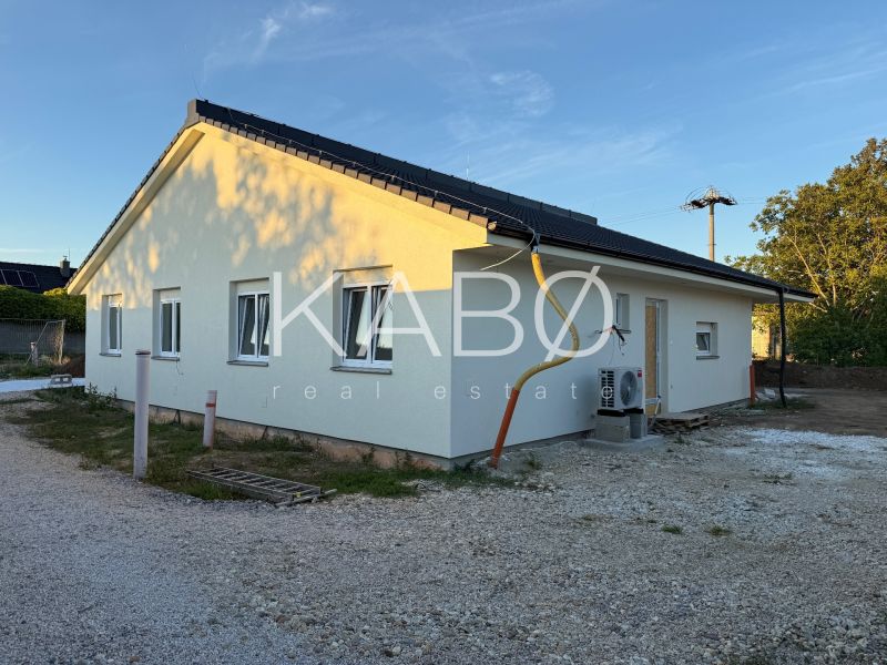 Posledný Voľný - Moderný 4-izbový rodinný dom s terasou a záhradou