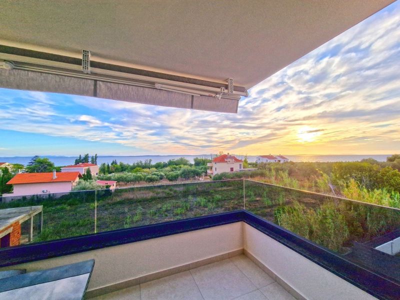 CHORVÁTSKO - Zariadený 3 izbový byt - PRIVLAKA, ZADAR - Výhľad z terasy na západ slnka a pobrežie z 3-izbového bytu v Privlake.