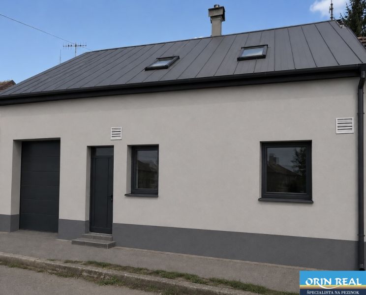Na prenájom obchodný priestor v centre Pezinka 100m2 - Na Moyzesovej ulici v Pezinku, obchodné priestory s dvomi strešnými oknami.