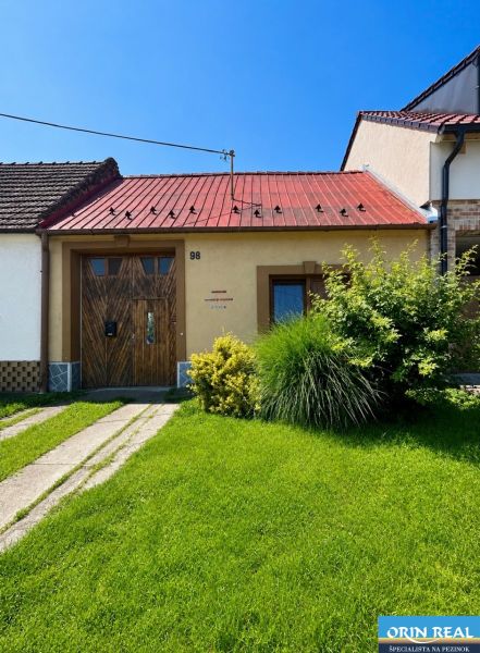 Na predaj starší rodinný dom v obci Budmerice 541m2
